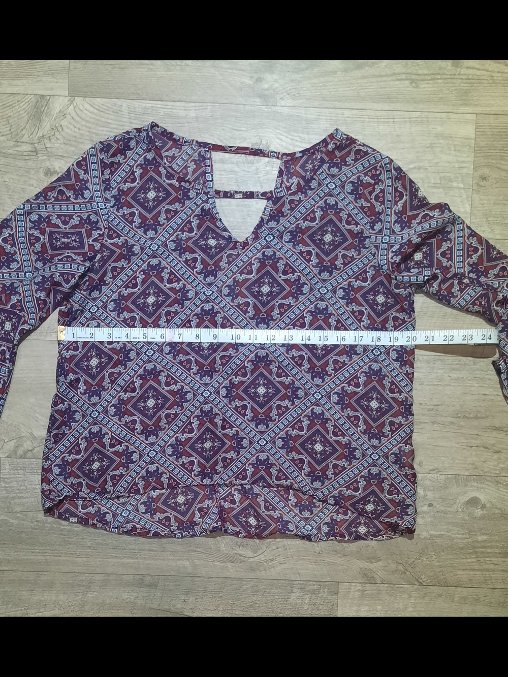 H&M Sheer Patterned V-Neck With Long Bell Sleeves Top - Picture 4 of 9